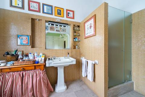 Exclusiva Moradia com 5 Quartos no Coração do Estoril