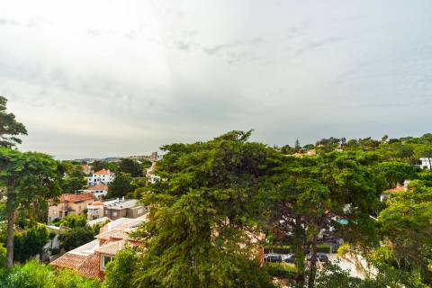 Exclusiva Moradia com 5 Quartos no Coração do Estoril