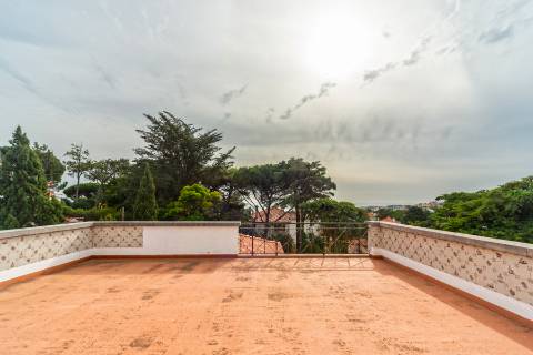 Exclusiva Moradia com 5 Quartos no Coração do Estoril