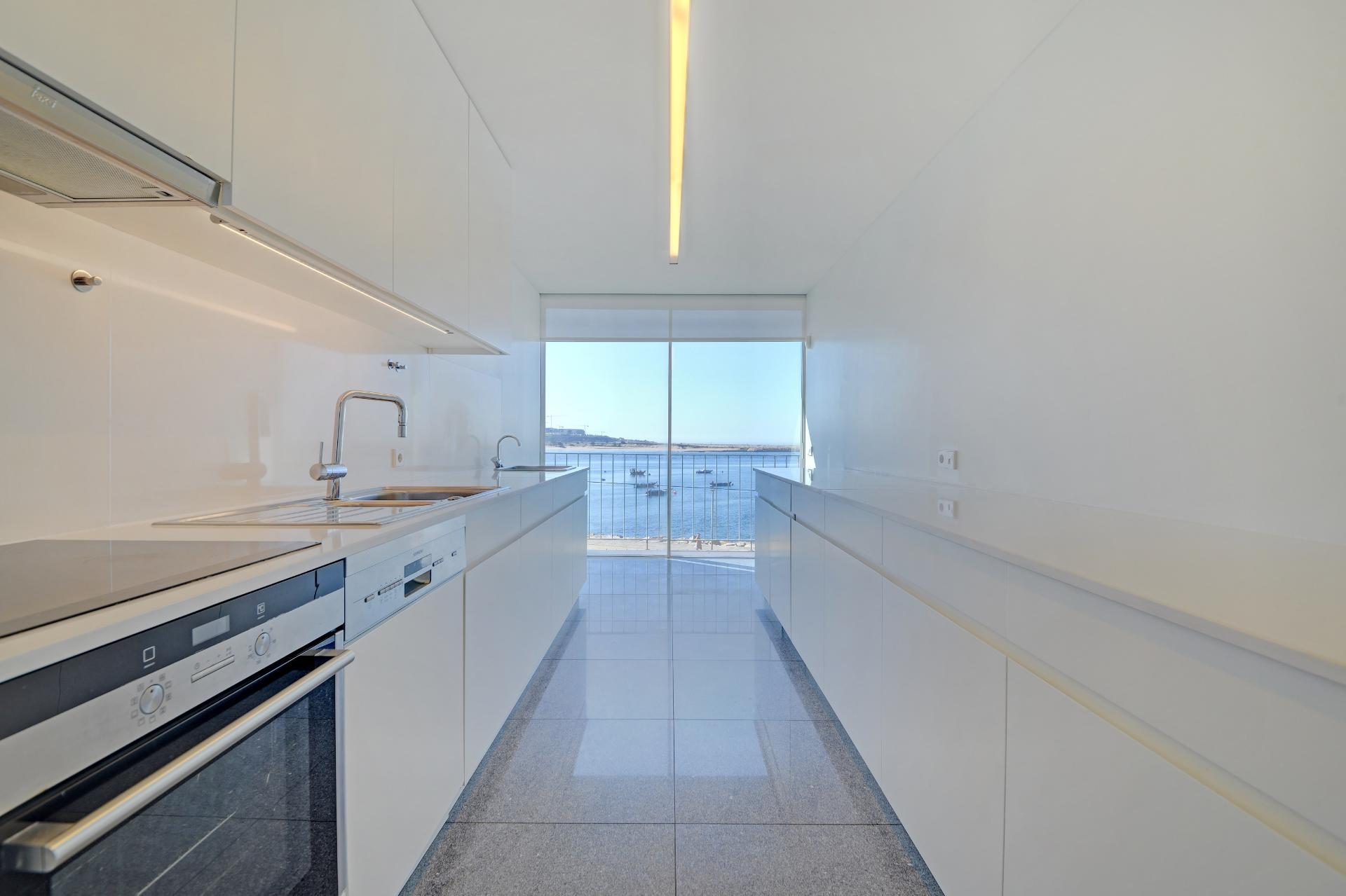 Excelente T3 em cima do Rio na Foz