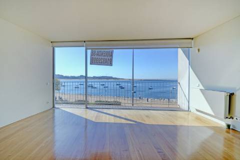 Excelente T3 em cima do Rio na Foz