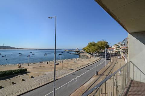 Excelente T3 em cima do Rio na Foz