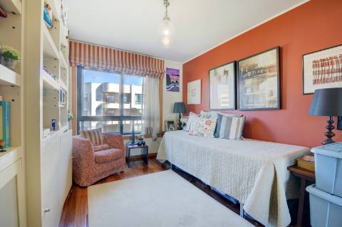 Apartamento T4 na Foz com vista sobre o Mar, varanda e 3 lugares de garagem