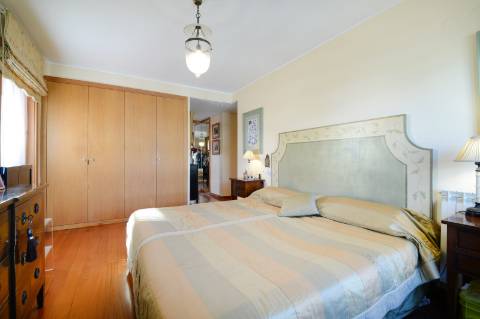 Apartamento T4 na Foz com vista sobre o Mar, varanda e 3 lugares de garagem