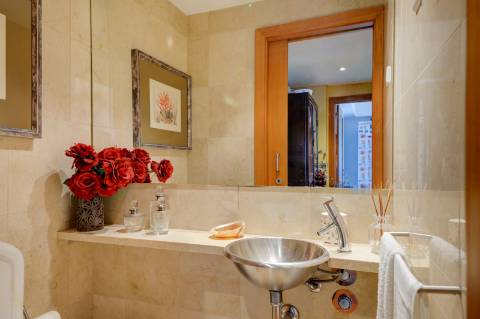 Apartamento T4 na Foz com vista sobre o Mar, varanda e 3 lugares de garagem