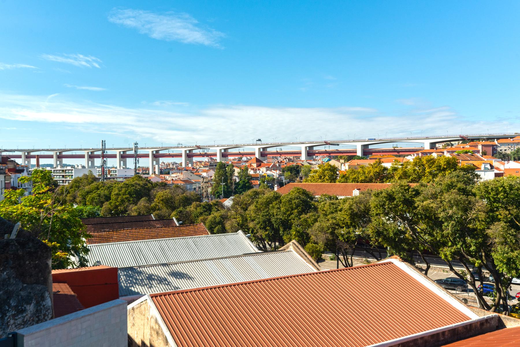 Apartamento T1 totalmente remodelado com terraço privativo nas Necessidades