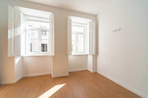 Apartamento T1 totalmente remodelado com terraço privativo nas Necessidades