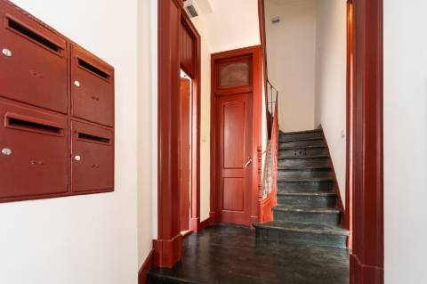 Apartamento T1 totalmente remodelado com terraço privativo nas Necessidades