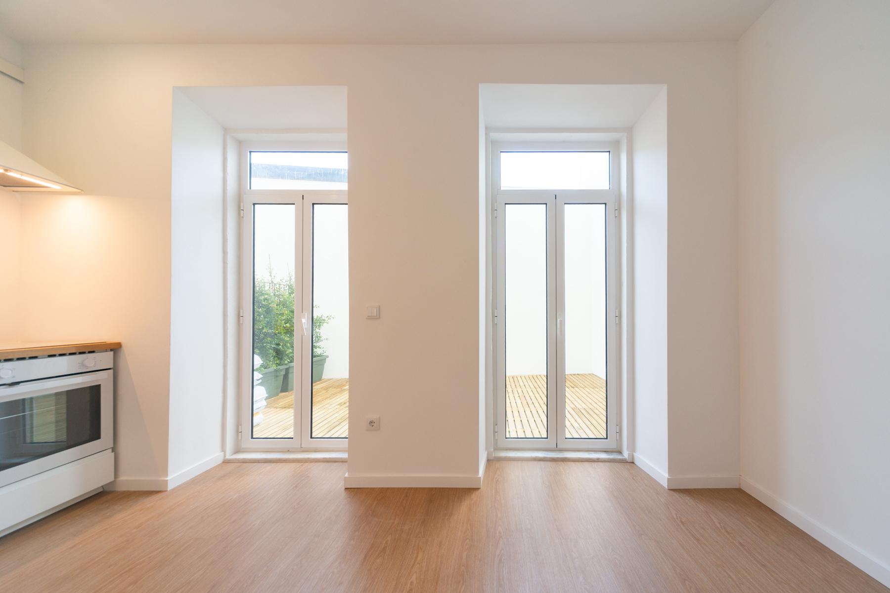 Apartamento T1 totalmente remodelado com terraço privativo nas Necessidades