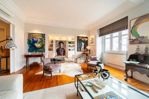 Apartamento T4 +3 com cachet na zona do Rato