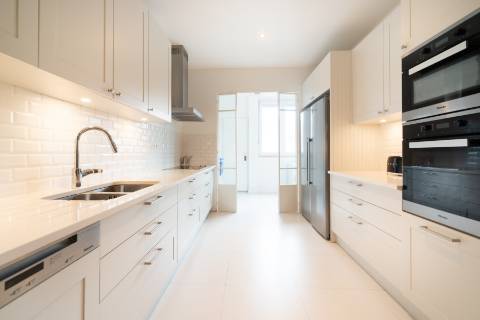 Apartamento T4 +3 com cachet na zona do Rato