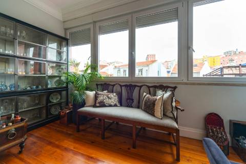 Apartamento T4 +3 com cachet na zona do Rato