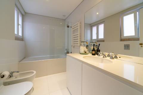 Apartamento T4 +3 com cachet na zona do Rato