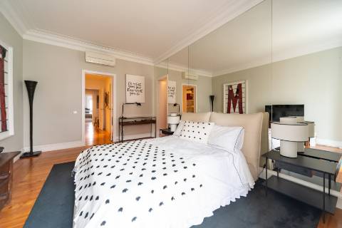 Apartamento T4 +3 com cachet na zona do Rato