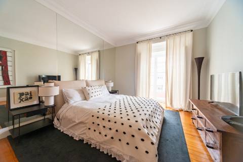 Apartamento T4 +3 com cachet na zona do Rato