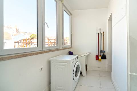 Apartamento T4 +3 com cachet na zona do Rato