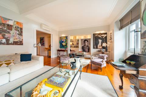 Apartamento T4 +3 com cachet na zona do Rato