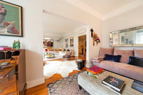 Apartamento T4 +3 com cachet na zona do Rato