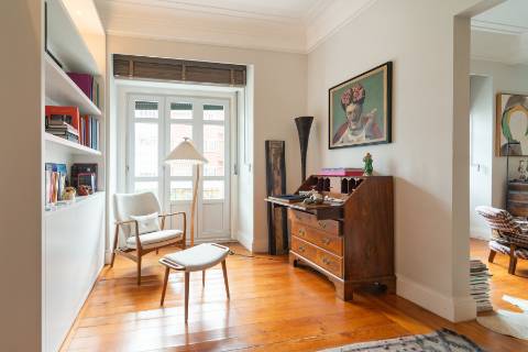 Apartamento T4 +3 com cachet na zona do Rato