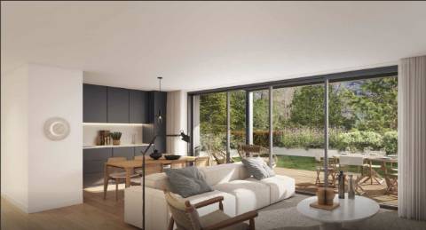 Apartamento T3 com varanda e estacionamento na Estrela