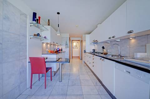 T3 com 2 suítes e 3 lugares de garagem no Aviz, Porto