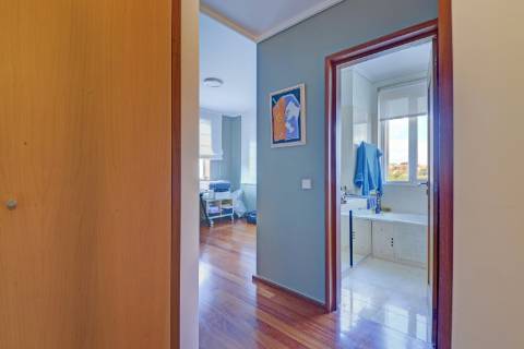 T3 com 2 suítes e 3 lugares de garagem no Aviz, Porto