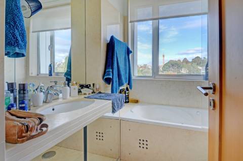 T3 com 2 suítes e 3 lugares de garagem no Aviz, Porto