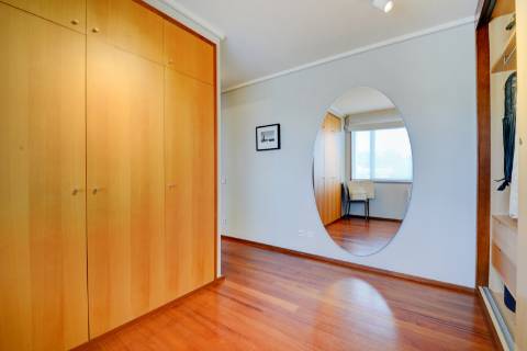 T3 com 2 suítes e 3 lugares de garagem no Aviz, Porto