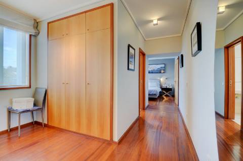 T3 com 2 suítes e 3 lugares de garagem no Aviz, Porto