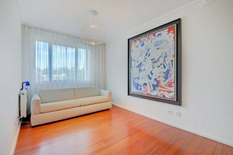 T3 com 2 suítes e 3 lugares de garagem no Aviz, Porto