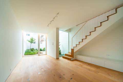 T3 com jardim e garagem. Um verdadeiro oásis no coração da Lapa