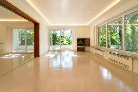 Moradia T6 renovada com jardim e piscina para arrendamento