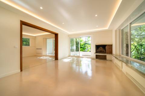 Moradia T6 renovada com jardim e piscina para arrendamento