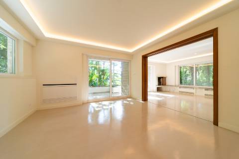 Moradia T6 renovada com jardim e piscina para arrendamento