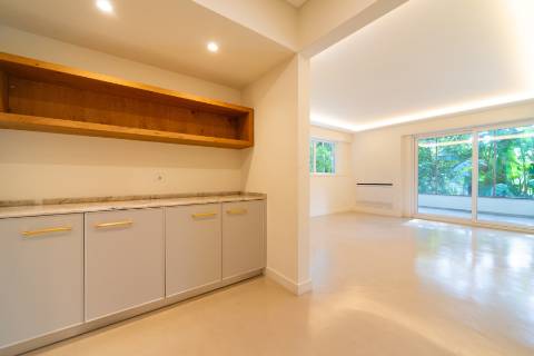 Moradia T6 renovada com jardim e piscina para arrendamento