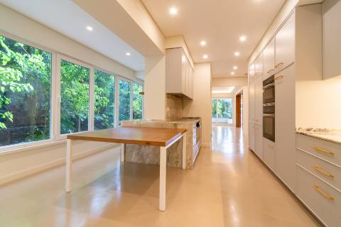 Moradia T6 renovada com jardim e piscina para arrendamento