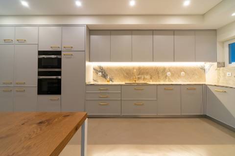 Moradia T6 renovada com jardim e piscina para arrendamento