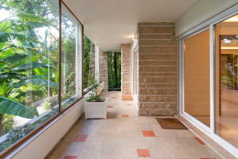 Moradia T6 renovada com jardim e piscina para arrendamento