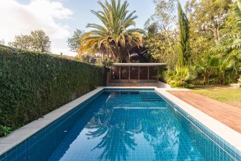 Moradia T6 renovada com jardim e piscina para arrendamento