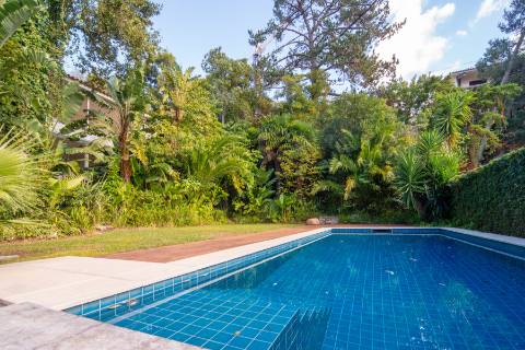 Moradia T6 renovada com jardim e piscina para arrendamento