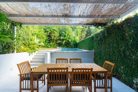 Moradia T6 renovada com jardim e piscina para arrendamento