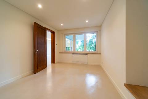 Moradia T6 renovada com jardim e piscina para arrendamento