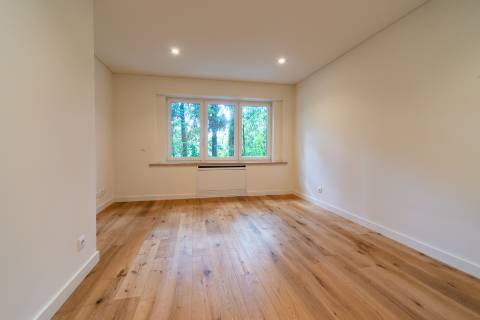 Moradia T6 renovada com jardim e piscina para arrendamento