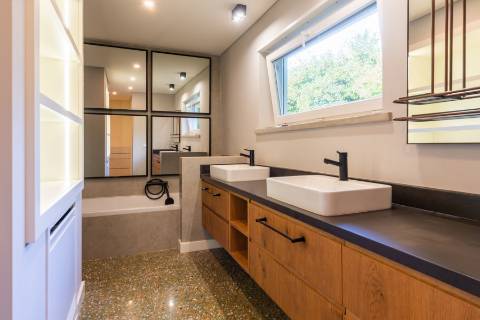 Moradia T6 renovada com jardim e piscina para arrendamento