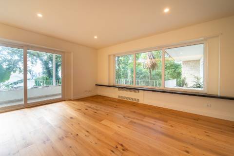 Moradia T6 renovada com jardim e piscina para arrendamento