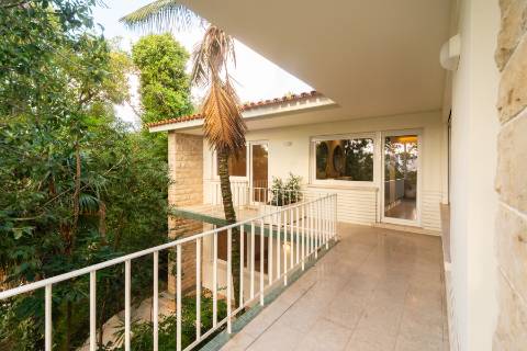 Moradia T6 renovada com jardim e piscina para arrendamento