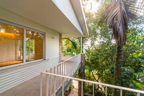 Moradia T6 renovada com jardim e piscina para arrendamento