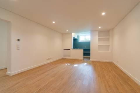 Moradia T6 renovada com jardim e piscina para arrendamento