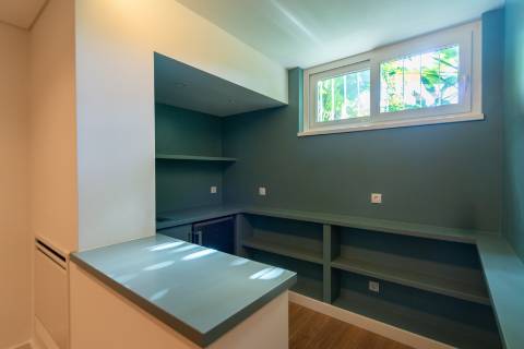 Moradia T6 renovada com jardim e piscina para arrendamento