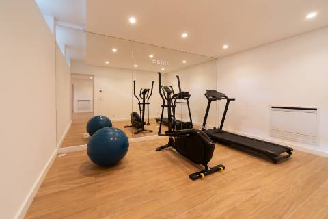 Moradia T6 renovada com jardim e piscina para arrendamento